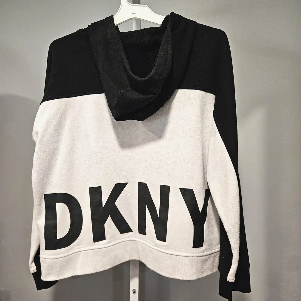 Dkny description sporty